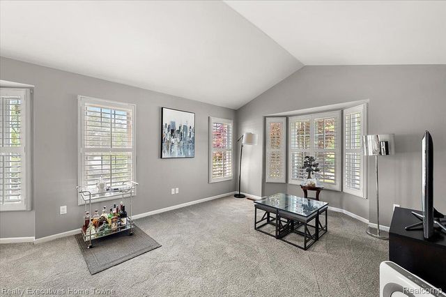 899 Hathaway Dr Drive, Auburn Hills, MI 48326