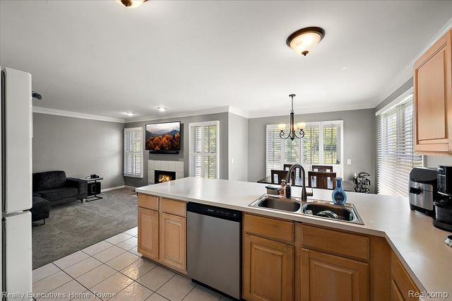 899 Hathaway Dr Drive, Auburn Hills, MI 48326