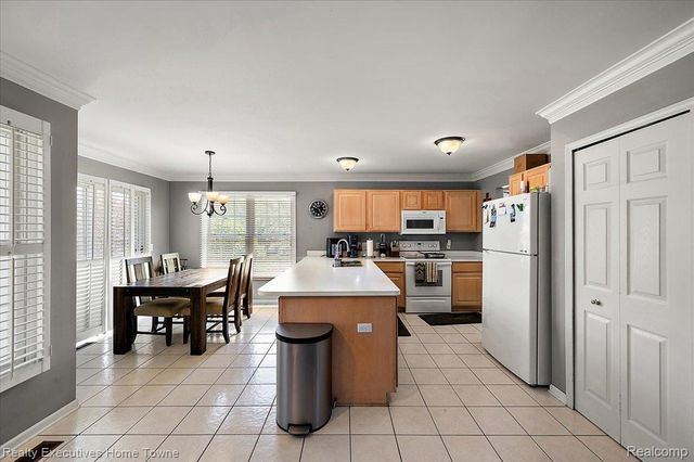 899 Hathaway Dr Drive, Auburn Hills, MI 48326