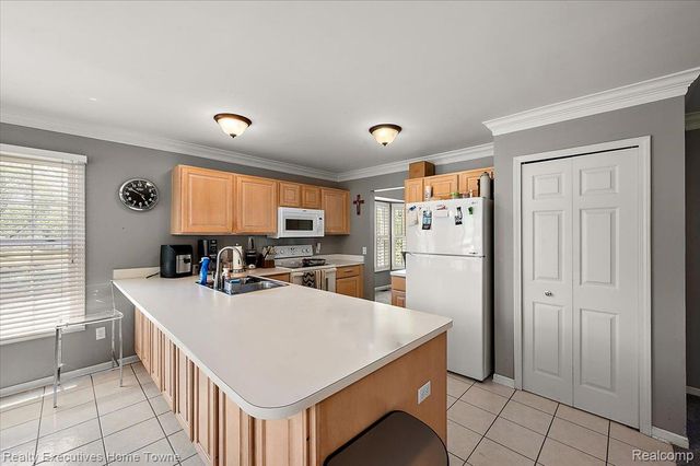 899 Hathaway Dr Drive, Auburn Hills, MI 48326