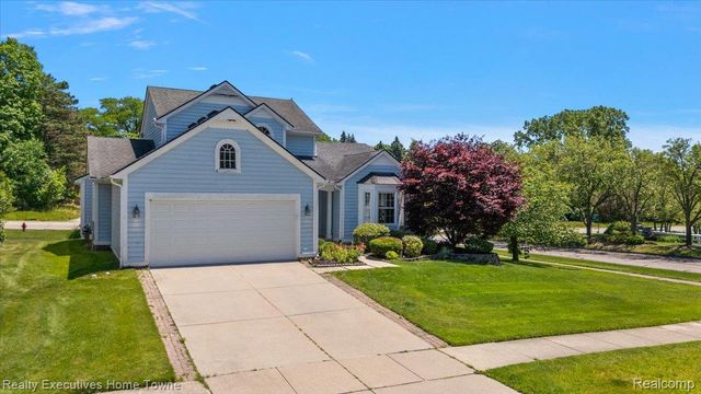 899 Hathaway Dr Drive, Auburn Hills, MI 48326