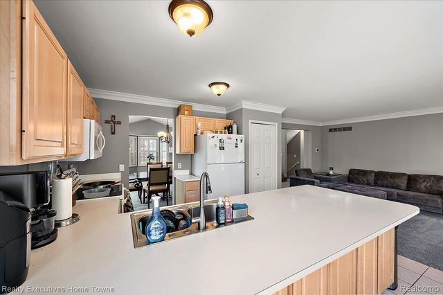 899 Hathaway Dr Drive, Auburn Hills, MI 48326