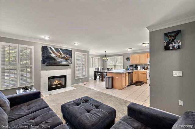899 Hathaway Dr Drive, Auburn Hills, MI 48326
