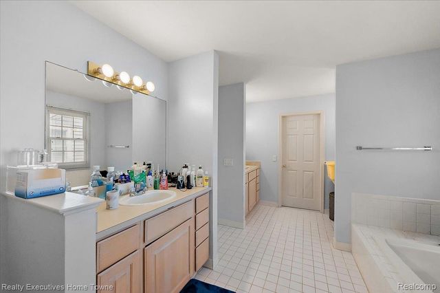 899 Hathaway Dr Drive, Auburn Hills, MI 48326