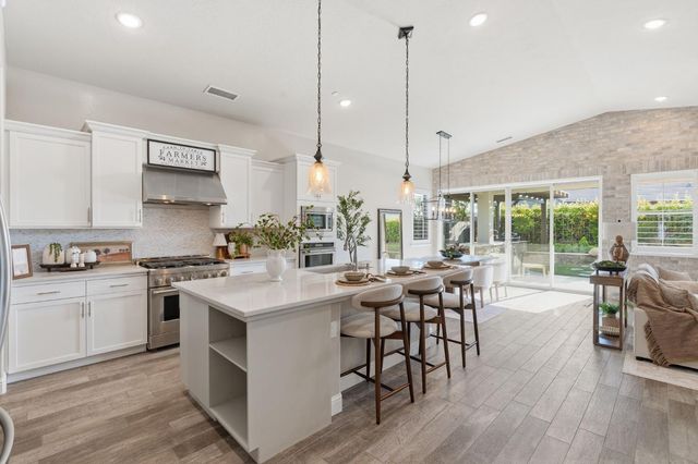 1758 N Carson Avenue, Clovis, CA 93619