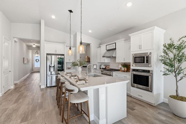 1758 N Carson Avenue, Clovis, CA 93619