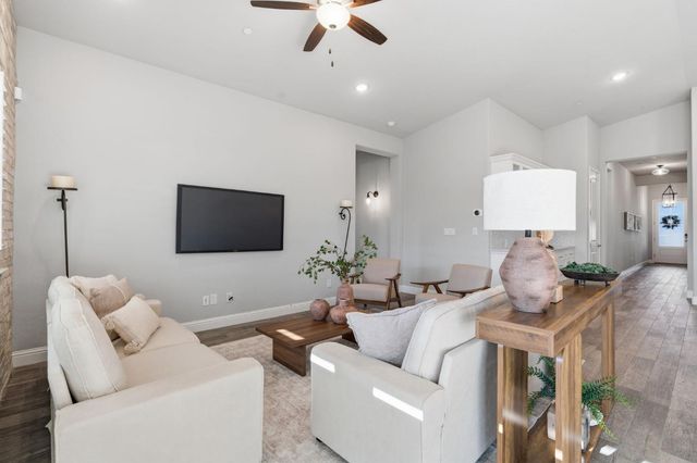 1758 N Carson Avenue, Clovis, CA 93619