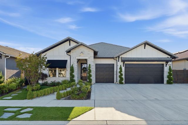 1758 N Carson Avenue, Clovis, CA 93619