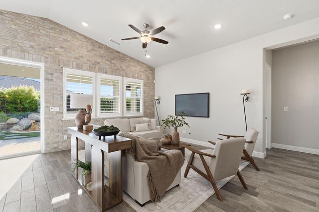 1758 N Carson Avenue, Clovis, CA 93619