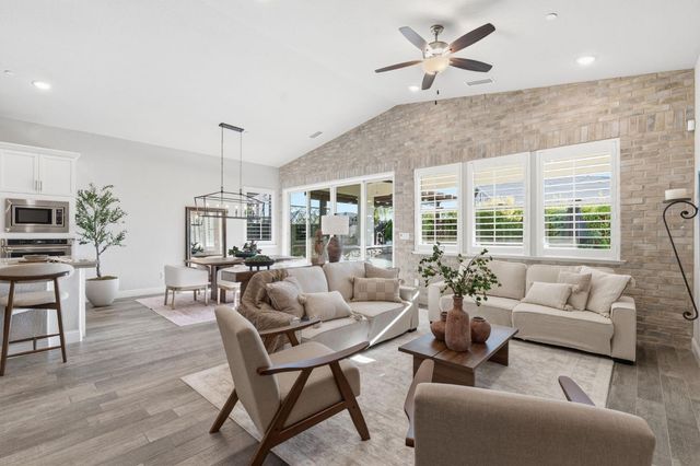 1758 N Carson Avenue, Clovis, CA 93619