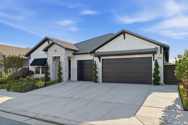 1758 N Carson Avenue, Clovis, CA 93619