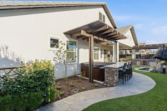 1758 N Carson Avenue, Clovis, CA 93619