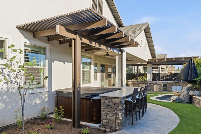1758 N Carson Avenue, Clovis, CA 93619