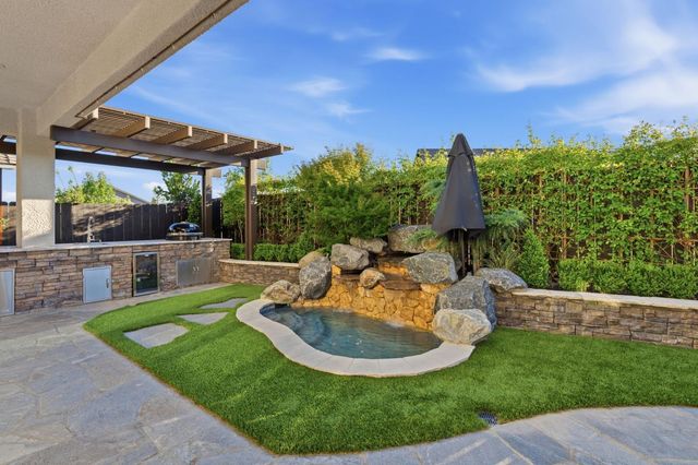 1758 N Carson Avenue, Clovis, CA 93619