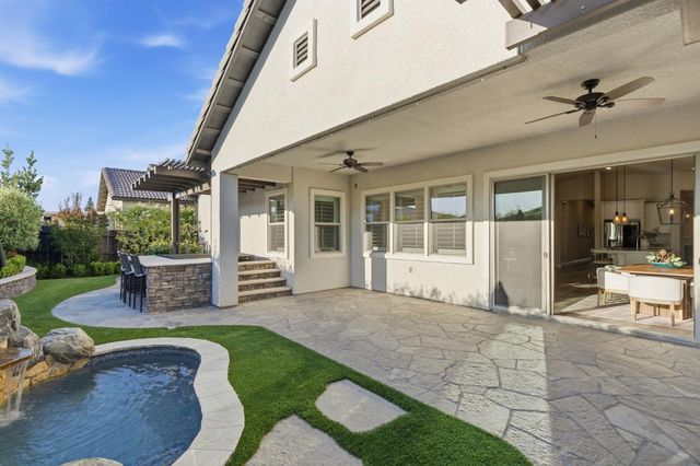 1758 N Carson Avenue, Clovis, CA 93619