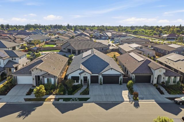 1758 N Carson Avenue, Clovis, CA 93619