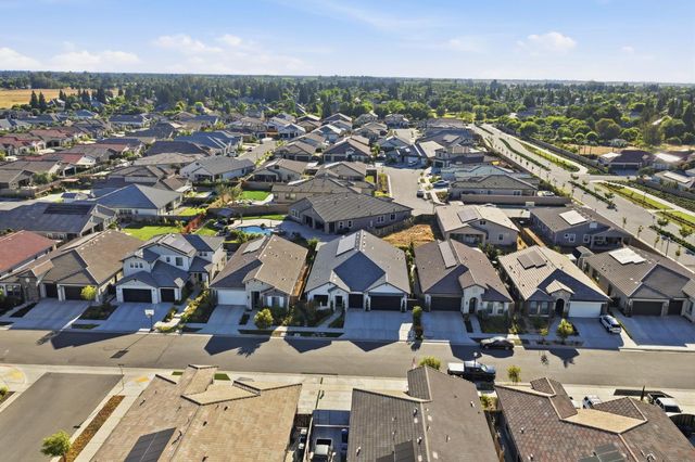 1758 N Carson Avenue, Clovis, CA 93619