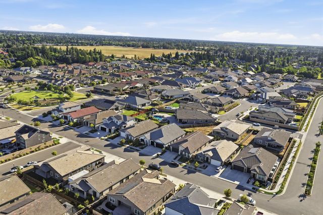 1758 N Carson Avenue, Clovis, CA 93619