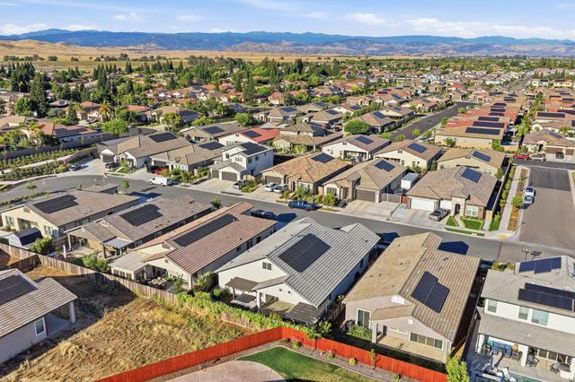 1758 N Carson Avenue, Clovis, CA 93619
