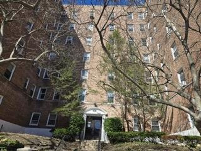 801 Bronx River Road 2G, Bronxville, NY 10708