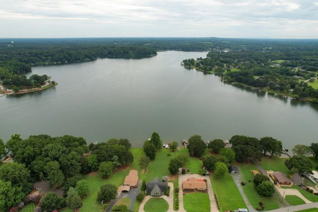 241 Coggins Shore Road, Inman, SC 29349