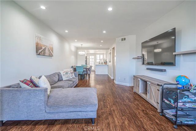 18111 Erik Court 445, Canyon Country, CA 91387