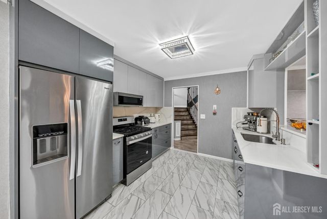 12 Periwinkle Court, East Brunswick, NJ 08816