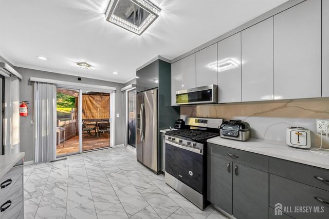 12 Periwinkle Court, East Brunswick, NJ 08816