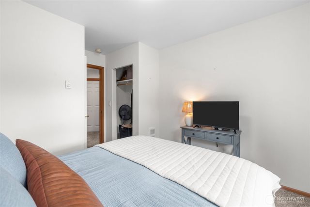 10617 NE Kingston Meadows Circle, Kingston, WA 98346