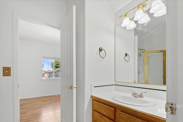 36 S Bonner St, Nampa, ID 83651