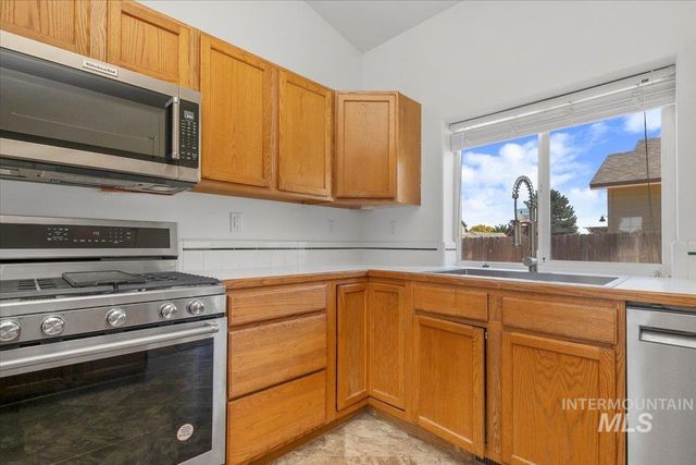36 S Bonner St, Nampa, ID 83651