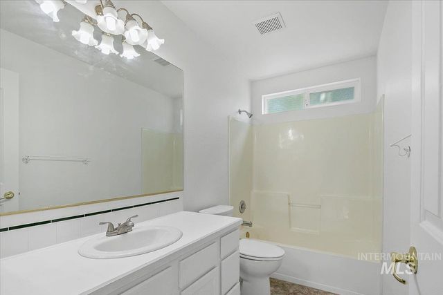 36 S Bonner St, Nampa, ID 83651