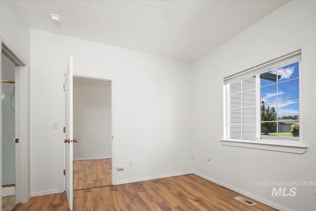 36 S Bonner St, Nampa, ID 83651