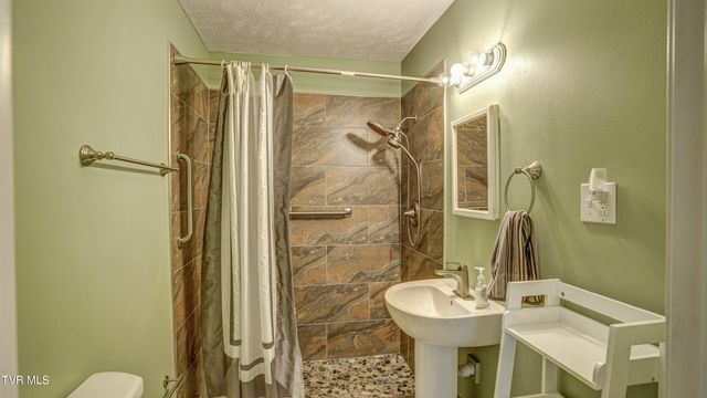 2545 Siam Road, Elizabethton, TN 37643