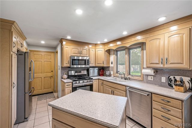 175 Parkhaven Drive, Amherst, NY 14228