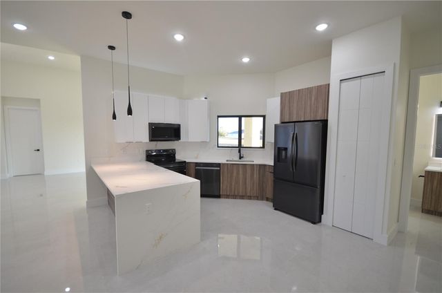 2416 DIPLOMAT PARKWAY W, Cape Coral, FL 33993
