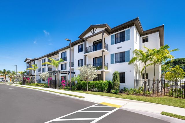 2000 Stirling Road 3-204, Hollywood, FL 33020