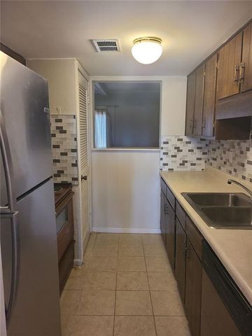 1394 Wood S Circle, Morrow, GA 30260