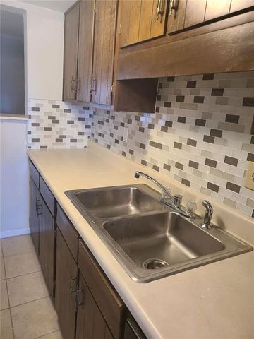 1394 Wood S Circle, Morrow, GA 30260