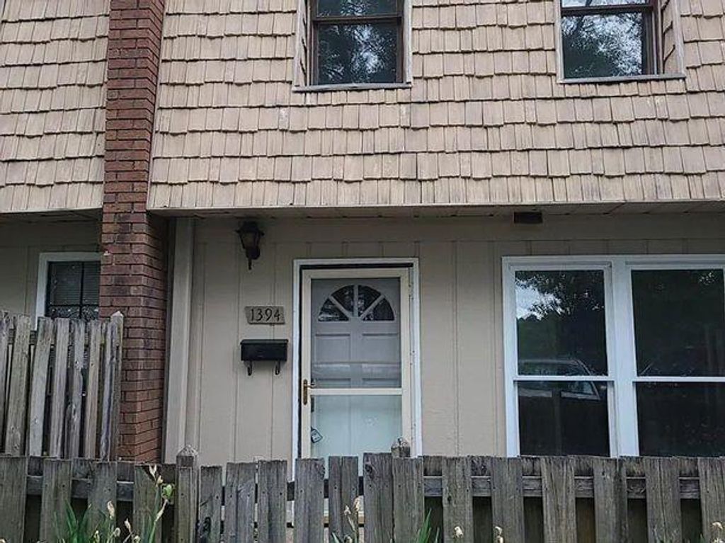 1394 Wood S Circle, Morrow, GA 30260