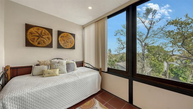 1200 EAST PEPPERTREE LANE 302, Sarasota, FL 34242