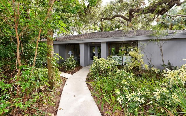 1200 EAST PEPPERTREE LANE 302, Sarasota, FL 34242