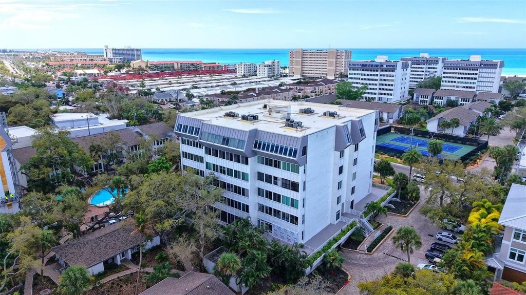 1200 EAST PEPPERTREE LANE 302, Sarasota, FL 34242