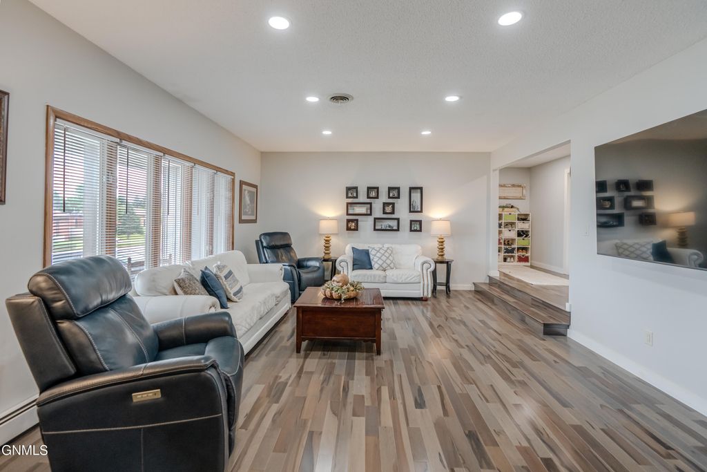 1218 26th Street N, Bismarck, ND 58501 photo 5