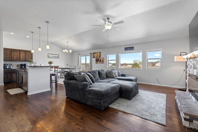 926 S Monterosa Dr, Pueblo West, CO 81007