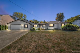 2950 Iowa Drive, Troy, MI 48083