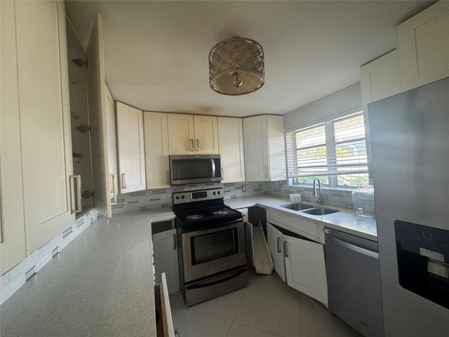 160 SE 15th Ave, Pompano Beach, FL 33060