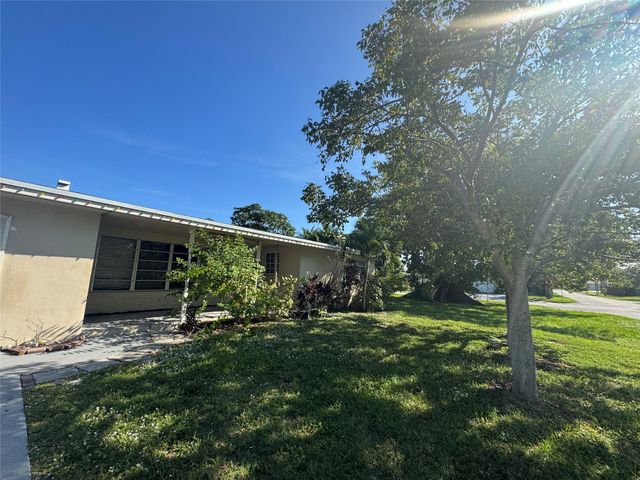 160 SE 15th Ave, Pompano Beach, FL 33060