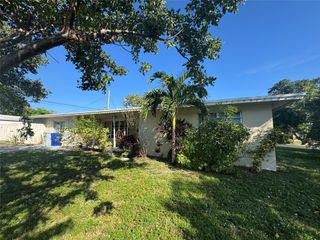 160 SE 15th Ave, Pompano Beach, FL 33060