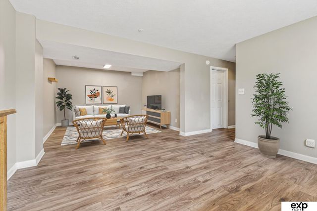 13518 Washington Circle, Omaha, NE 68137